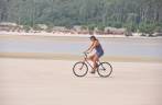 Pedalando na praia de Araruna, na Ilha de Marajó - PA